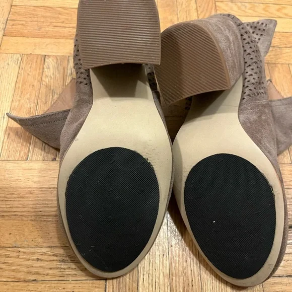 Heels boots - Picture 3 of 3